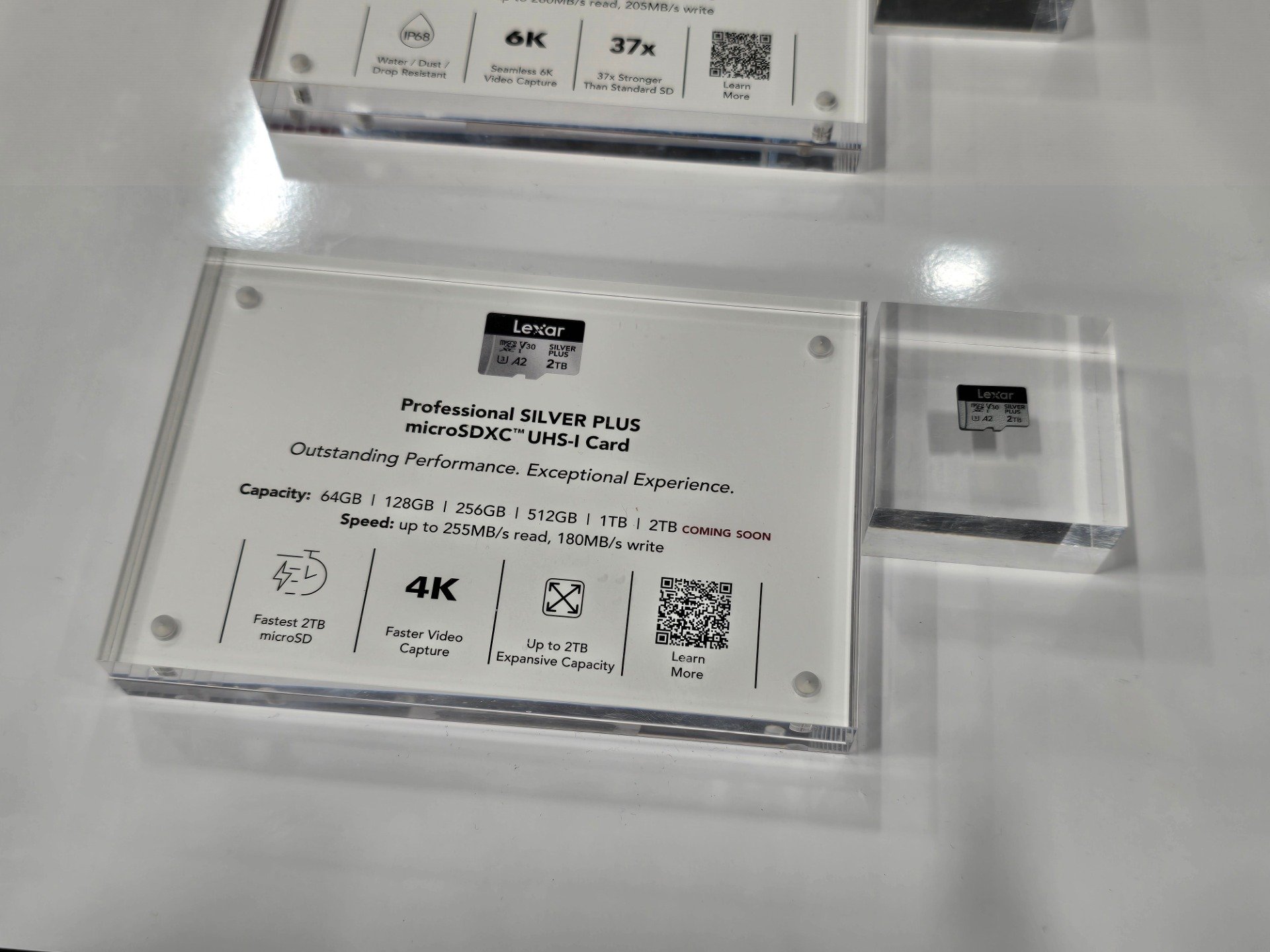 La carte mémoire Lexar Professional Silver Plus microSDXC 2 To. ©Matthieu Legouge pour Clubic