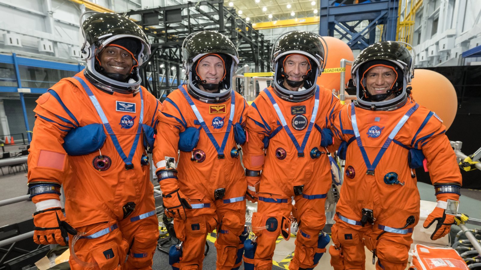 De gauche à droite, Andre Douglas, Randy Bresnick, Luca Parmitano et Frank Rubio, les quatre astronautes sélectionnés pour la mission Artemis III. ©NASA/Bill Stafford