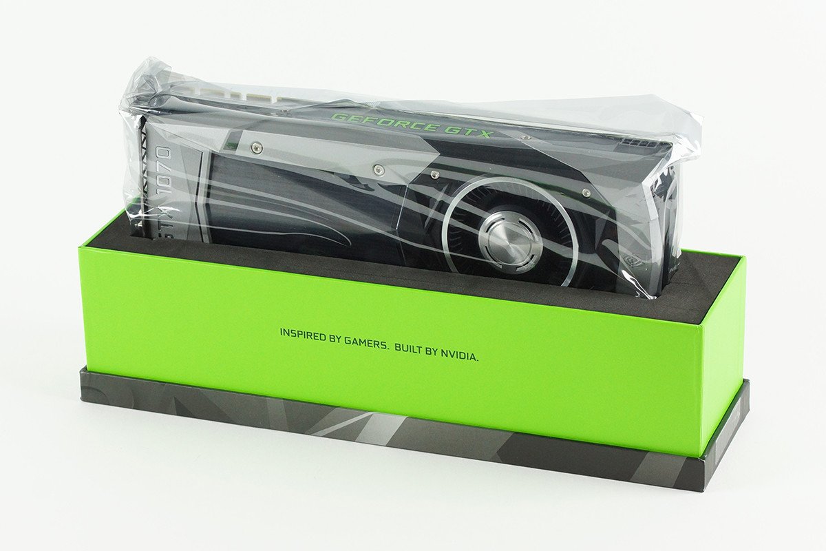 La GTX 1070 Founders Edition, dans sa boîte. © Clubic