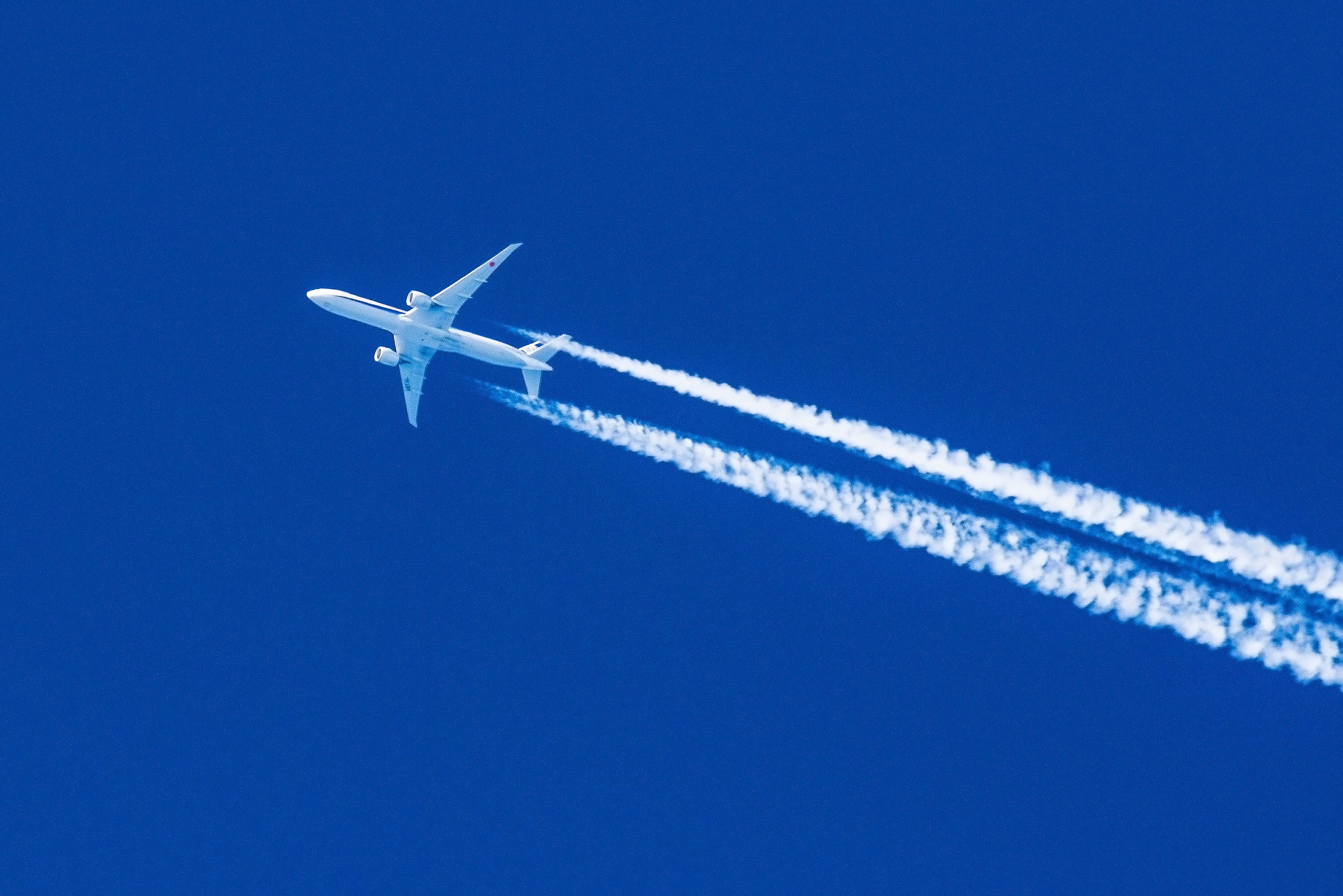 Les traînées de condensation se forment généralement autour de 8 000 mètres © Russ Heinl / Shutterstock