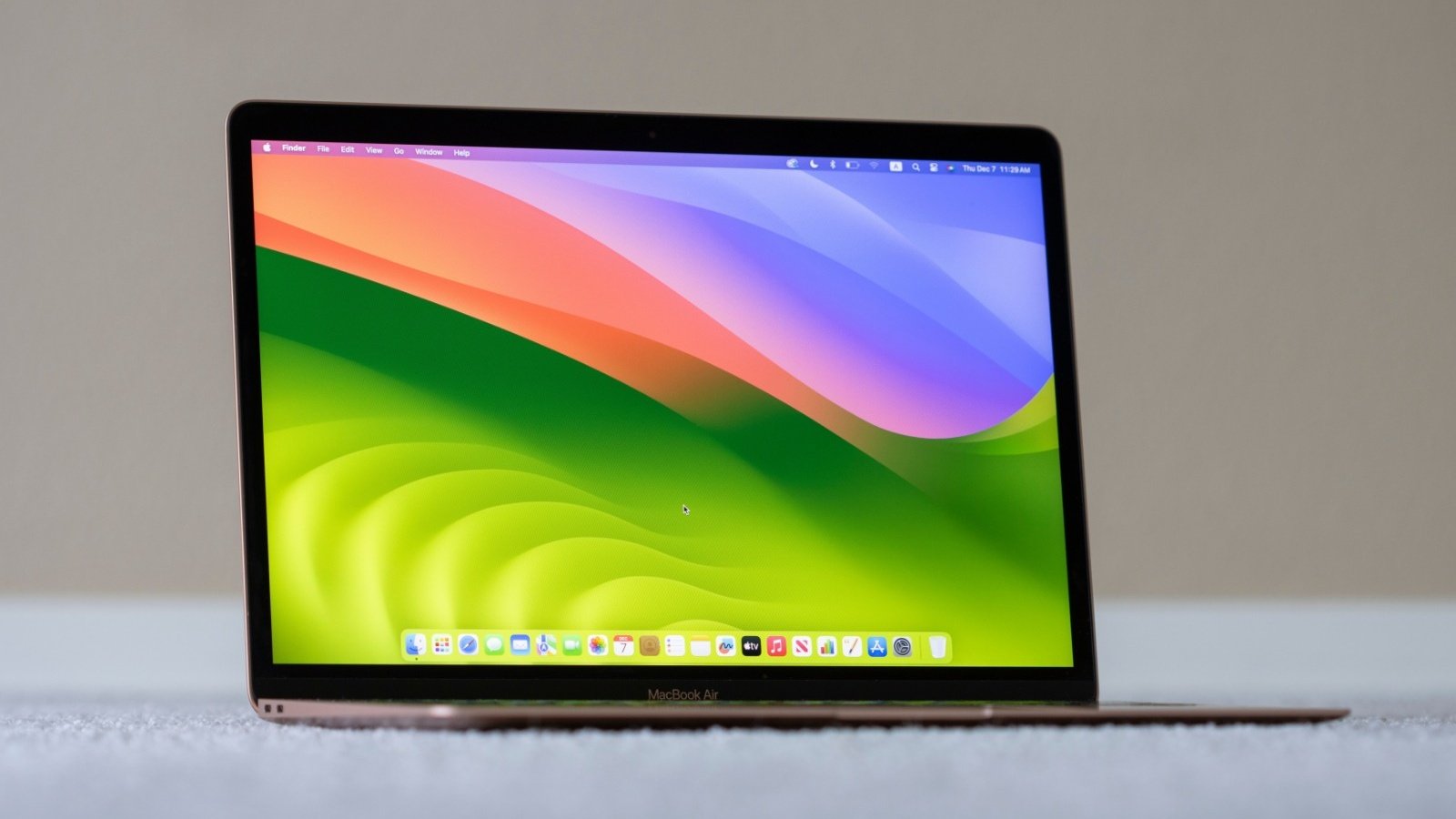 En réponse, Apple a livré un correctif complet le 6 août, sous les versions macOS Tahoe 26.6.1, Sequoia 15.7.9 et Sonoma 14.8.9, sans phase de test bêta préalable - ©Tada Images / Shutterstock