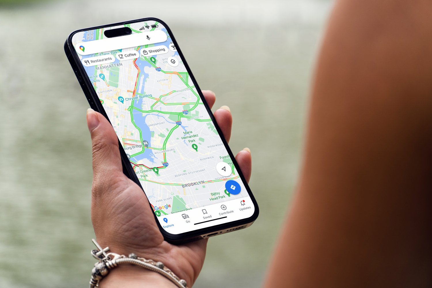 Google déploie une nouvelle mise à jour à destination de Maps sur Android. © Diego Thomazini / Shutterstock