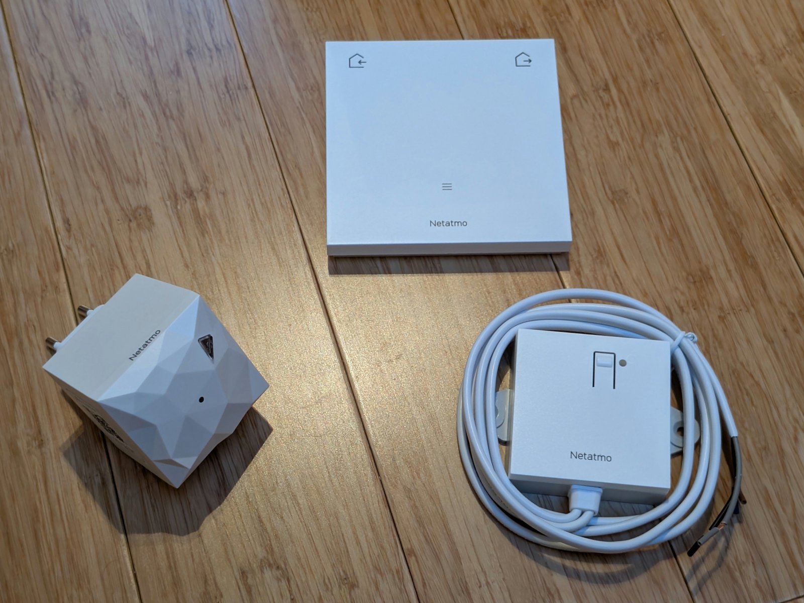 Le contenu de la boîte du Thermostat Sans Fil Original de Netatmo. ©Nicolas Guyot pour Clubic