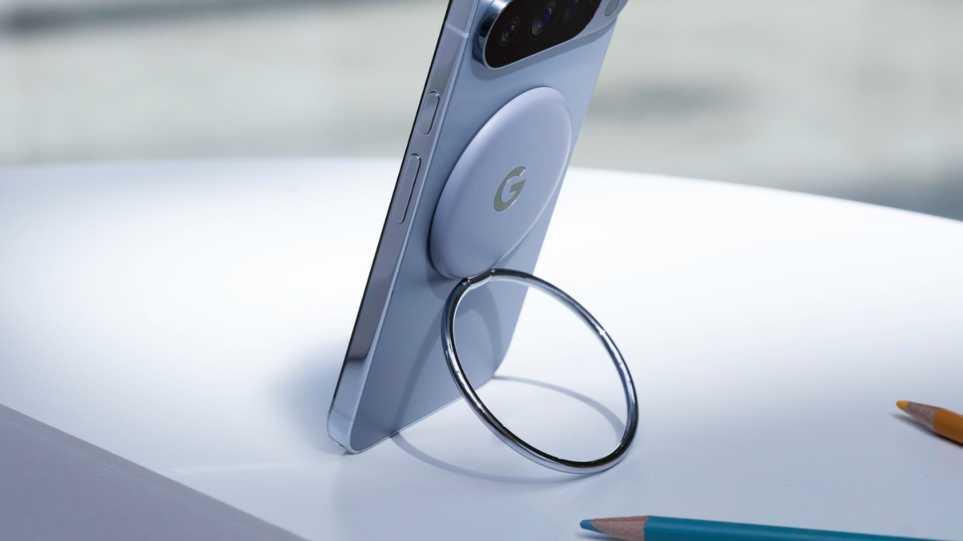 Google propose quelques accessoires magnétiques pour le Pixel 10 Pro. ©Google