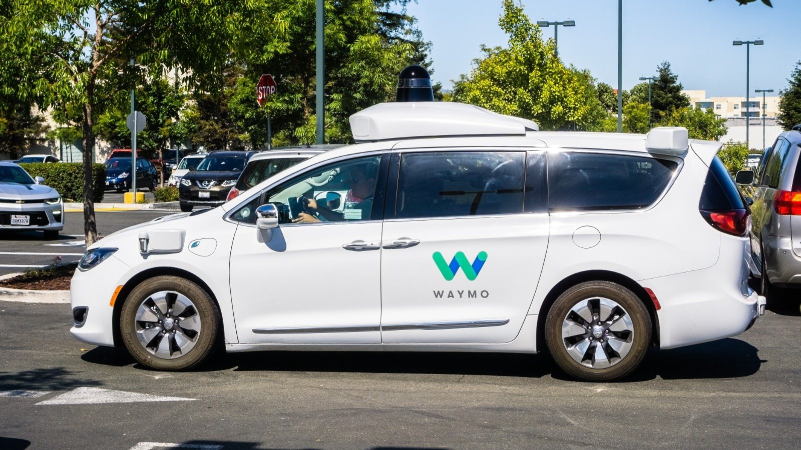 Waymo envisage de quitter Uber pour lancer seul ses robotaxis - ©Sundry Photography / Shutterstock