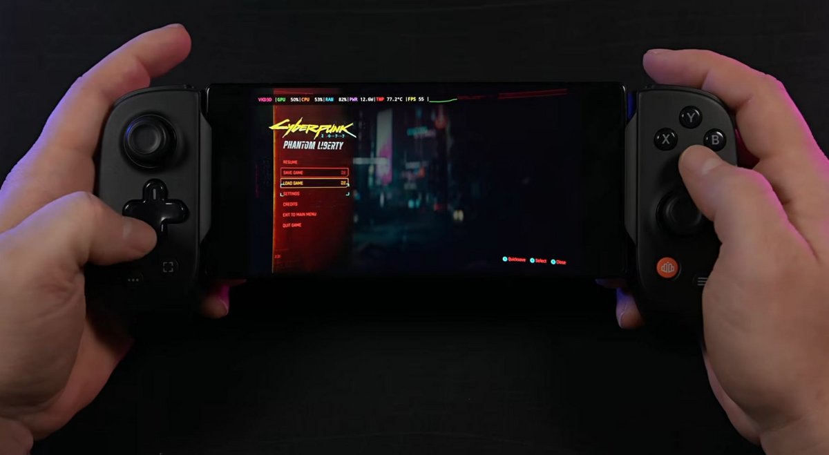 Faire tourner Cyberpunk 2077 en local sur un smartphone Android, c'est possible. ©ETA Prime