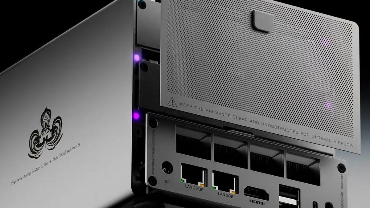 L'arrière du NAS affiche une abondante connectique. ©Beelink