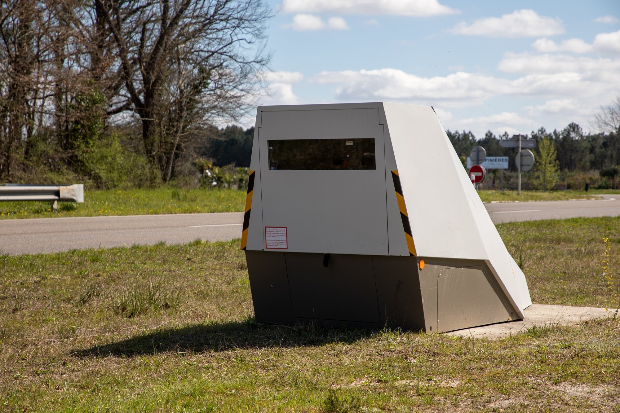 Un radar automatique en bord de route © sylv1rob1 / Shutterstock.com