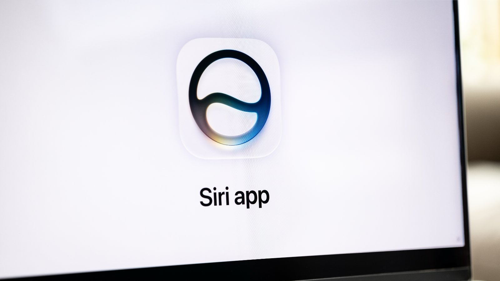 Si vous testez les betas de macOS 27, Siri AI est disponible, et en français ©photoschmidt / Shutterstock.com