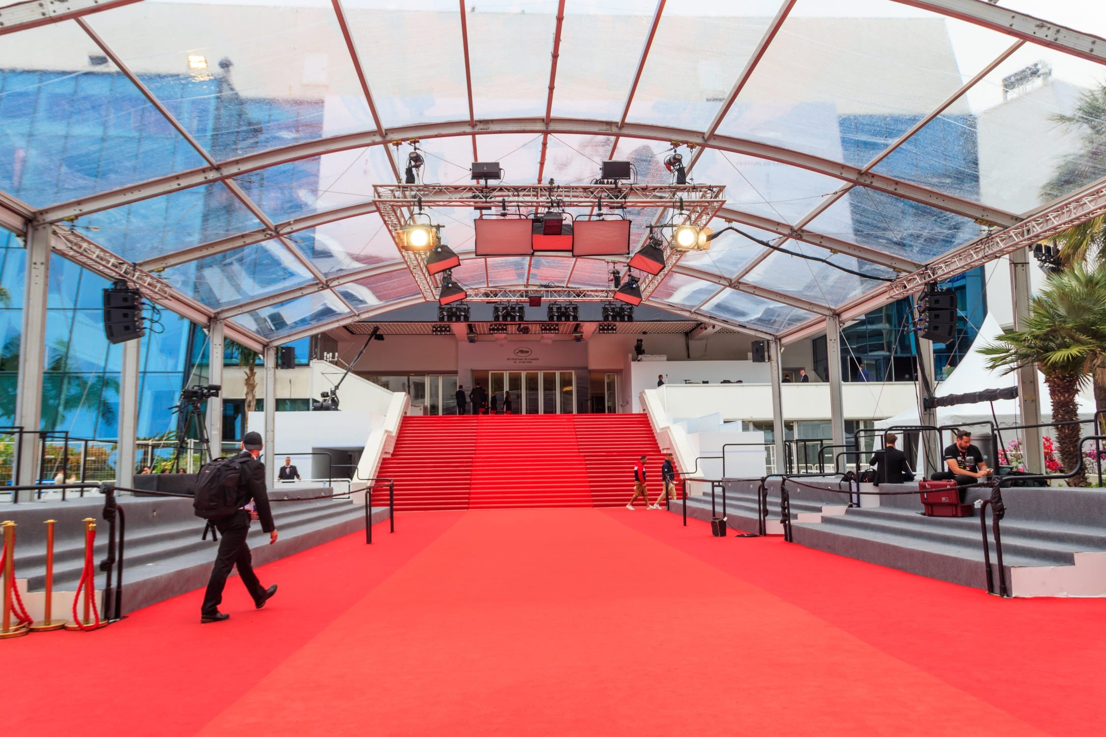 Les fameux escaliers et le tapis rouge du Palais des Festivals © Olha Solodenko / Shutterstock.com