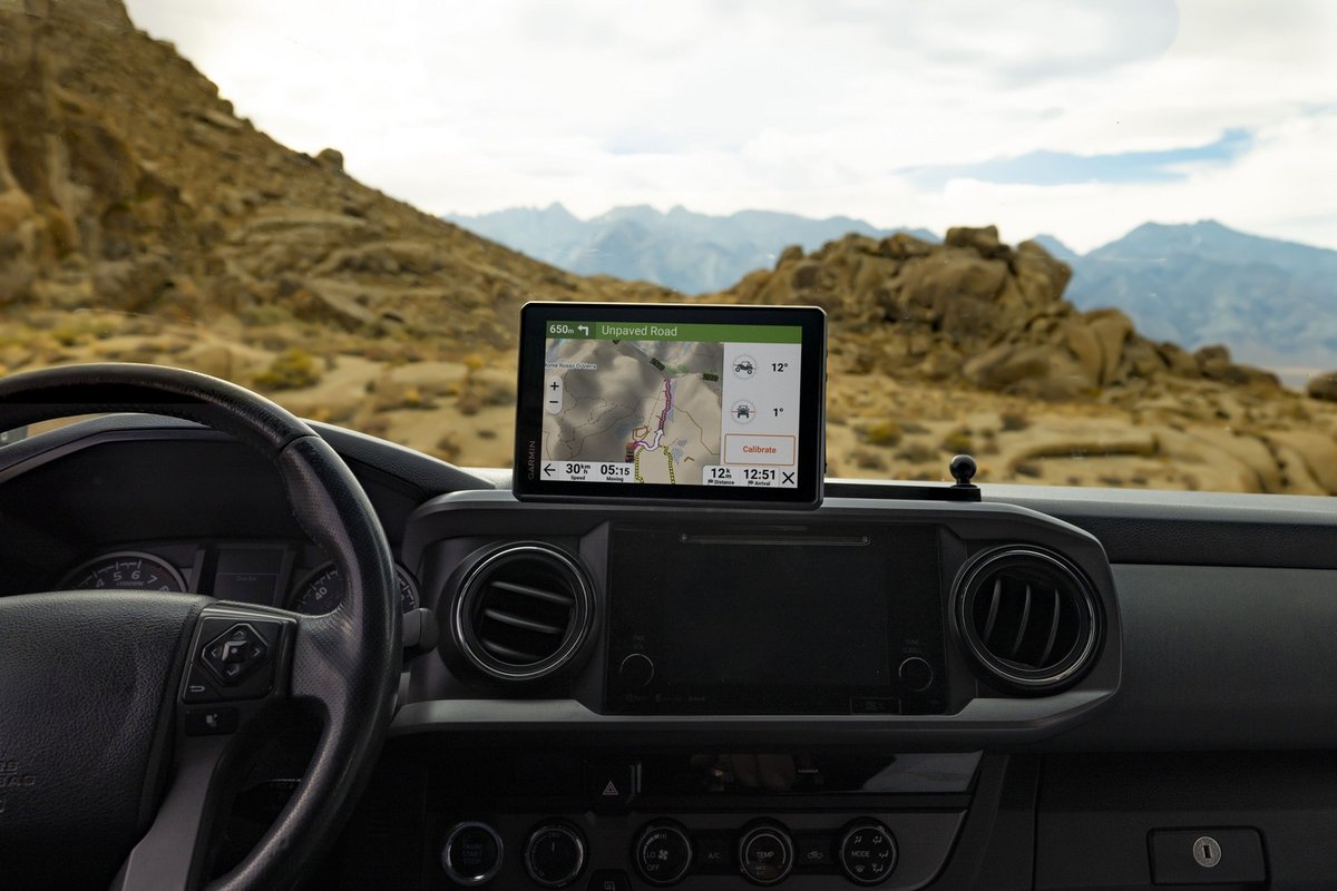 Le Garmin Tread 2 Overland Edition adopte un écran de 8 pouces, bien plus lumineux que sur la version précédente - © Garmin