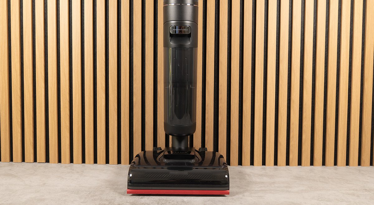 Le Dreame H15S est vêtu de noir et d'une touche de rouge. ©Charles Gouin-Peyrot pour Clubic