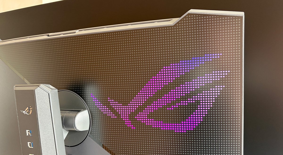 Le logo ROG rétro-éclairé est joli mais pas très puissant. ©Charles Gouin-Peyrot pour Clubic