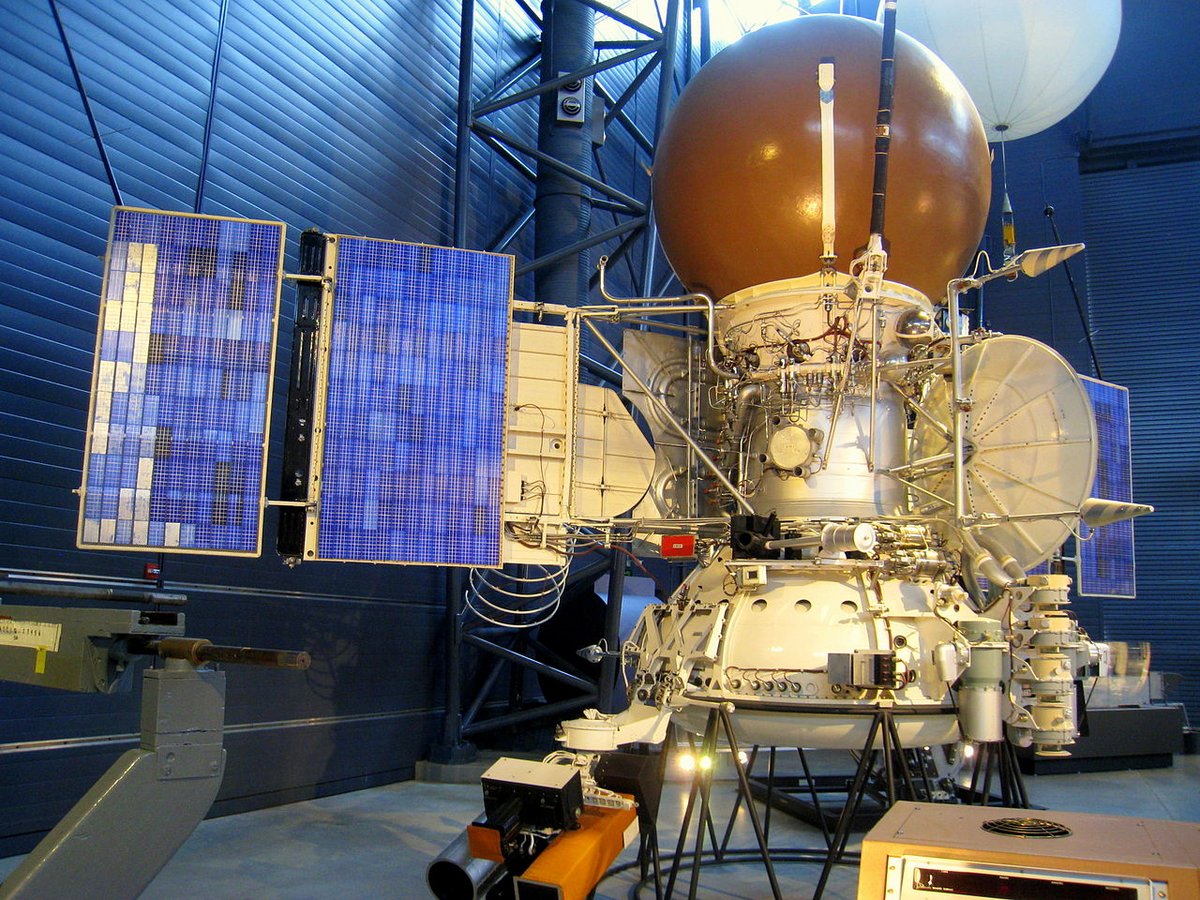 Maquette d'une sonde Vega en exposition au Udvar-Hazy Center, Etats-Unis. Crédits Daderot/Wikipedia