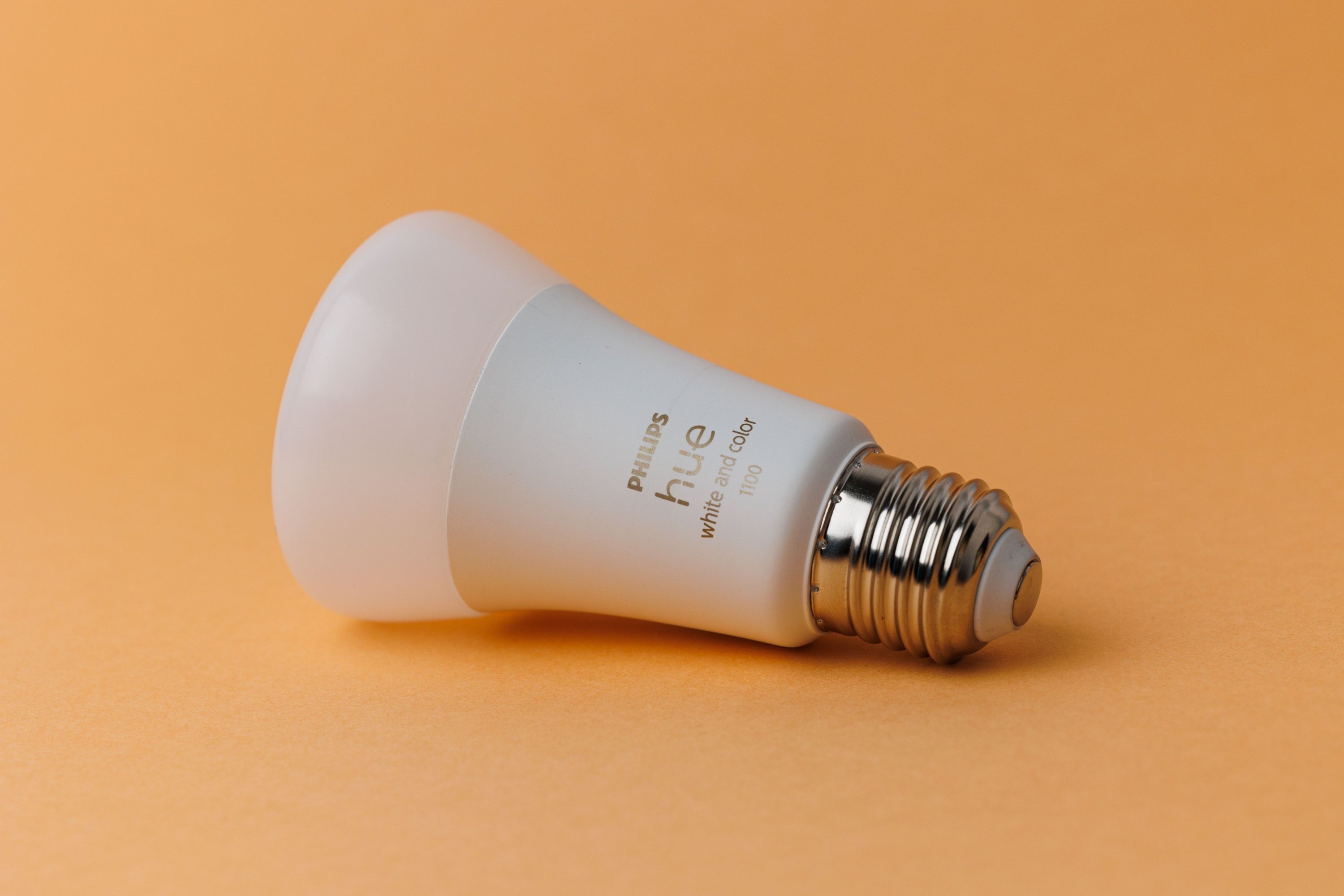 Une ampoule Philips Hue © Wirestock Creators / Shutterstock.com