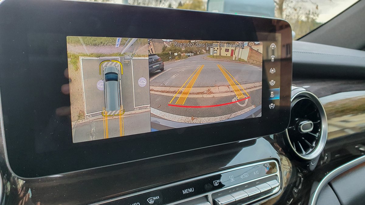Caméra de recul et vue à 360 facilitent les manoeuvres - D. Nogueira pour Clubic