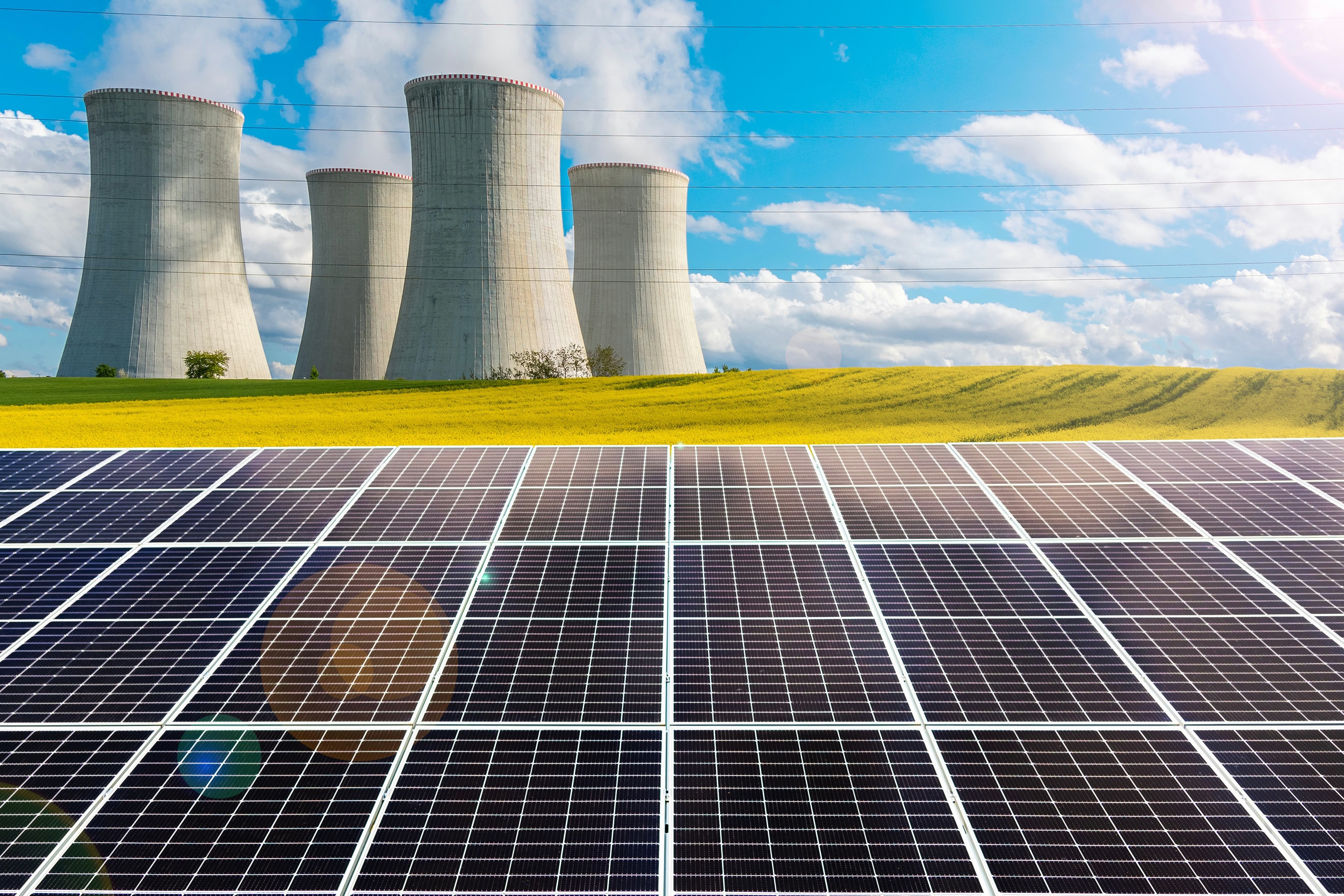 Le nucléaire et le solaire vont former le gros du régime énergetique des infrastructures IA.  © Shutterstock