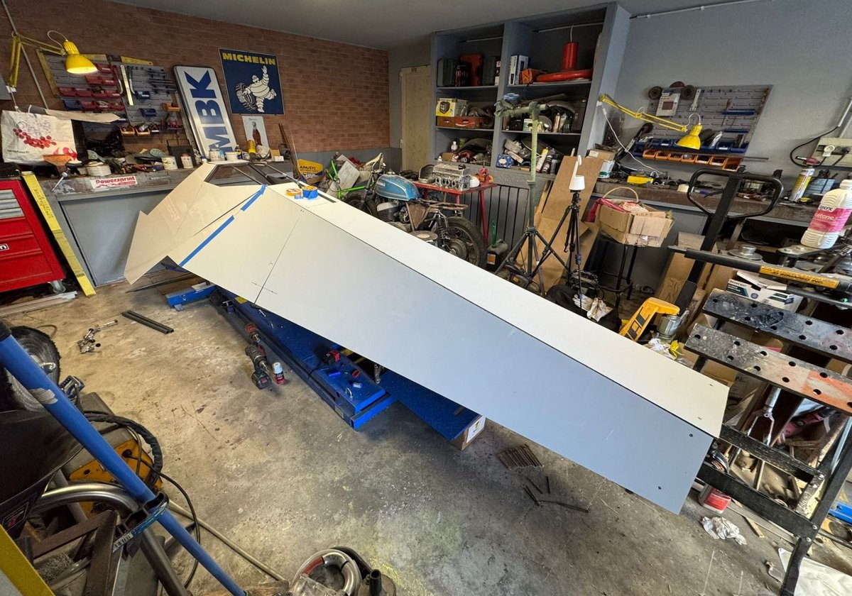 En cours d'assemblage, une réplique du vaisseau Feisar de WipEout sera présente au salon Japan Game Festival. ©Benoit RC