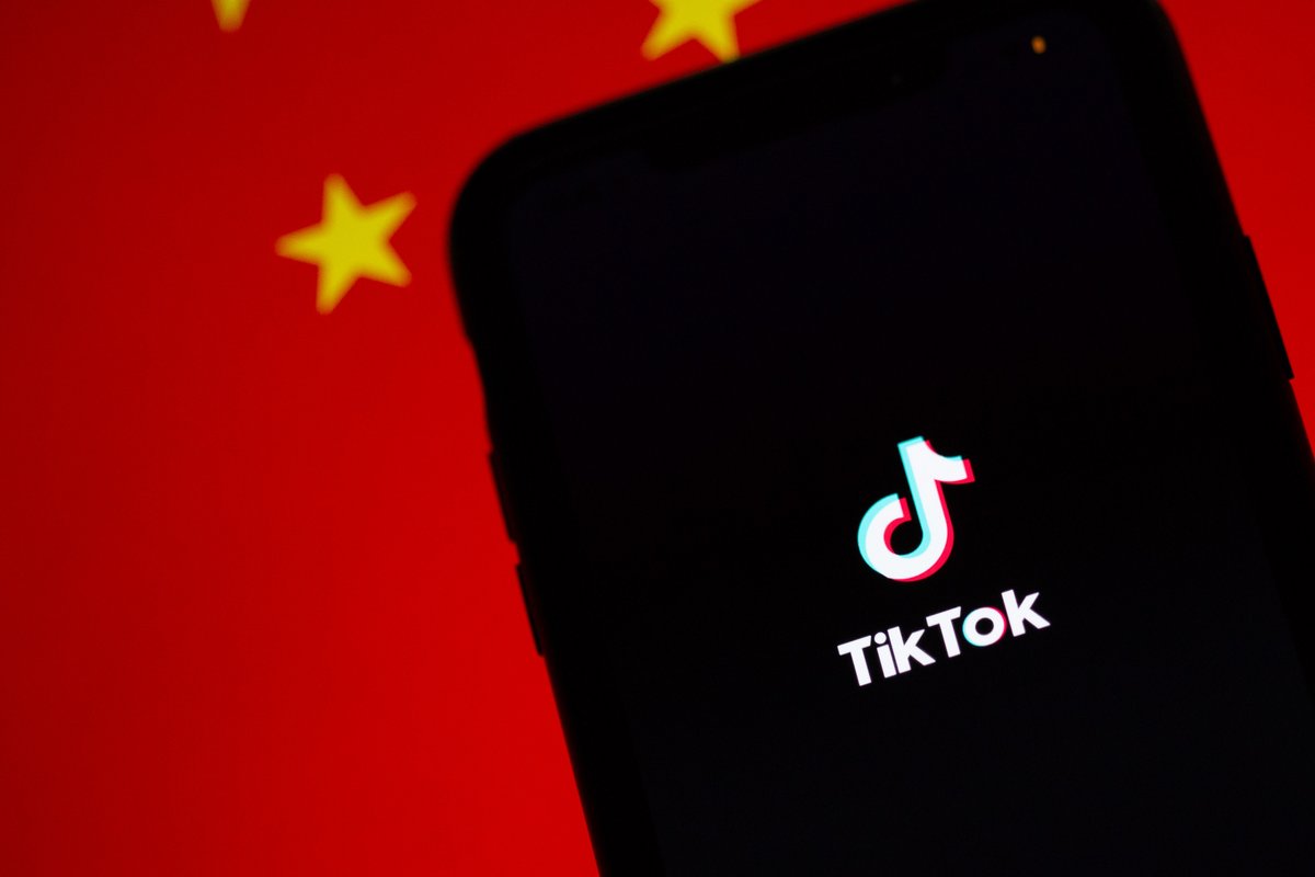 Les liens de TikTok avec Pékin lui sont fréquemment reprochés © Solen Feyissa / Unsplash