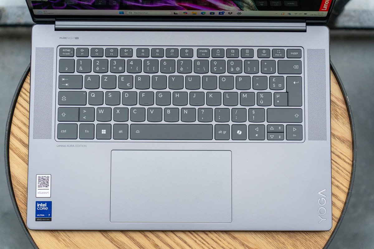 Le trackpad l'est un peu moins, cependant © Nathan Le Gohlisse pour Clubic