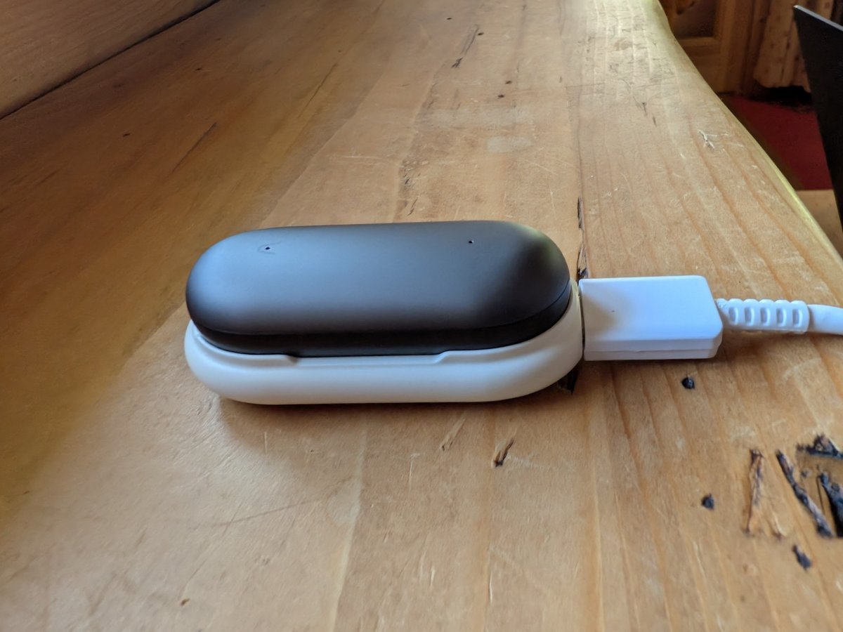 Le support USB-C ne servira qu'à recharger le NotePin. Pour le transfert de fichiers, tout passe par le Bluetooth ou le Wi-Fi. ©Nicolas Guyot pour Clubic