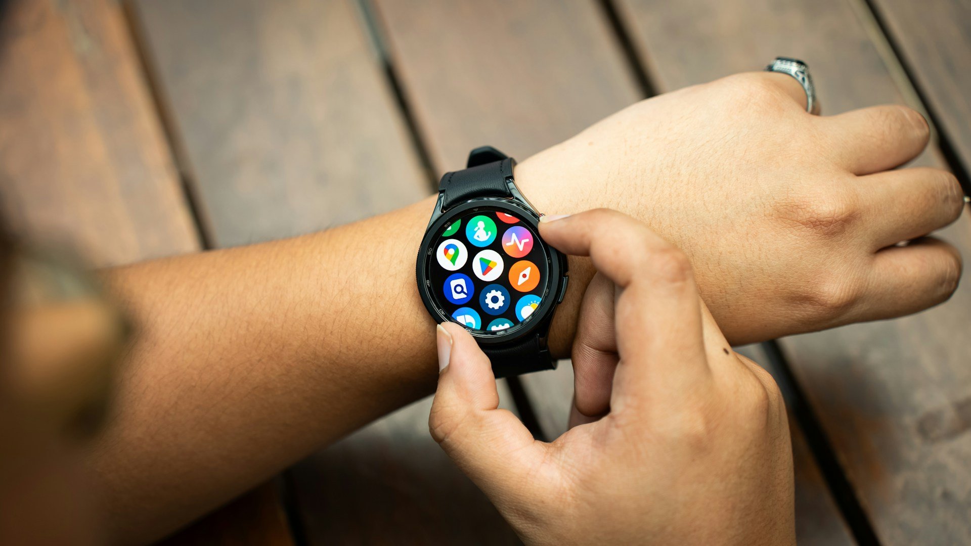 Des notifications de mises à jour en direct disponibles prochainement sur WearOS. ©Amanz / Unsplash