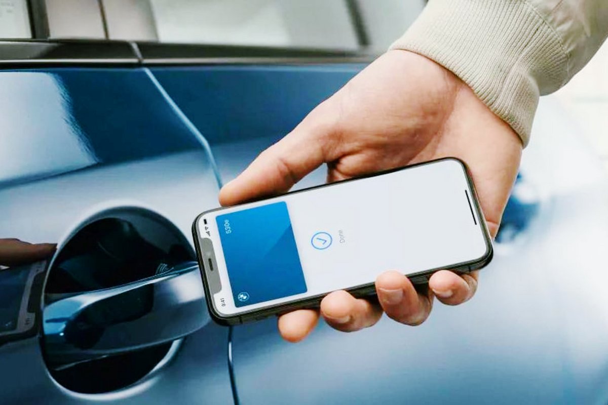 Un iPhone utilisé pour ouvrir une voiture. © Apple / BMW