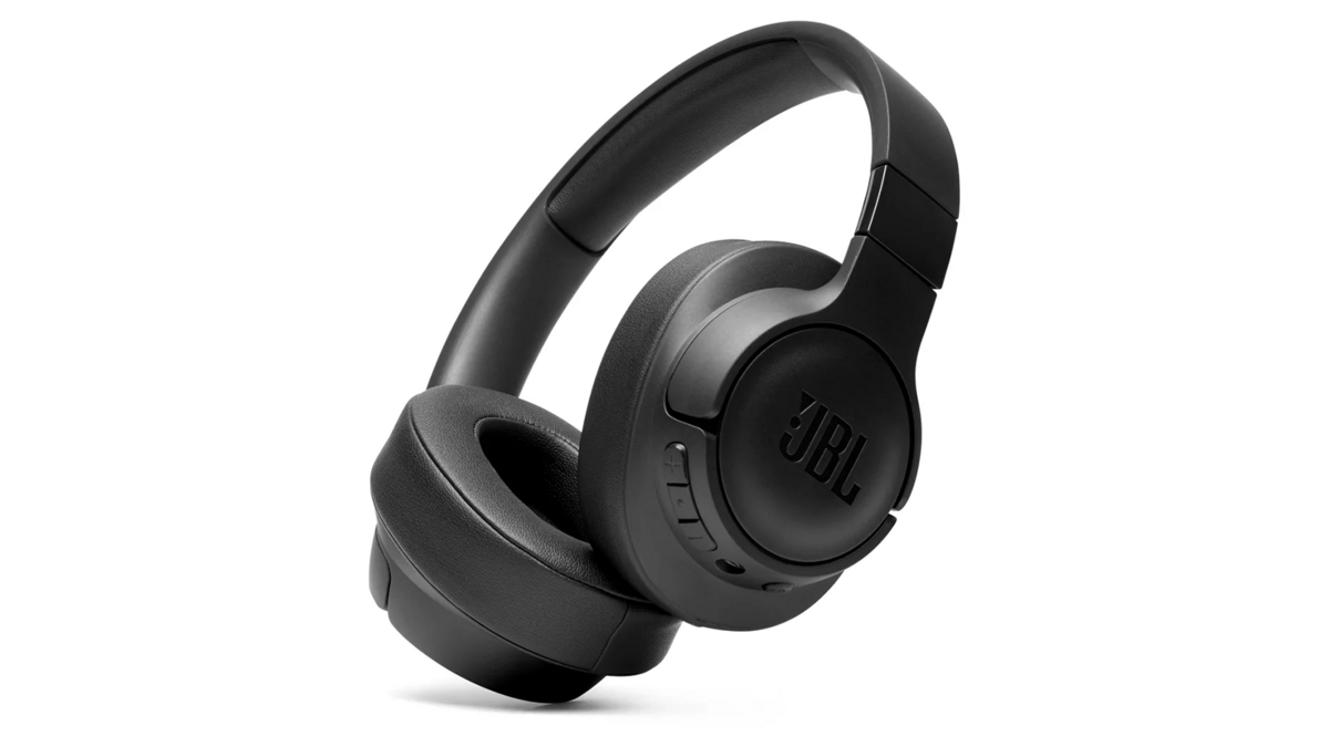 Le casque JBL Tune 710 BT, vu de profil. © JBL