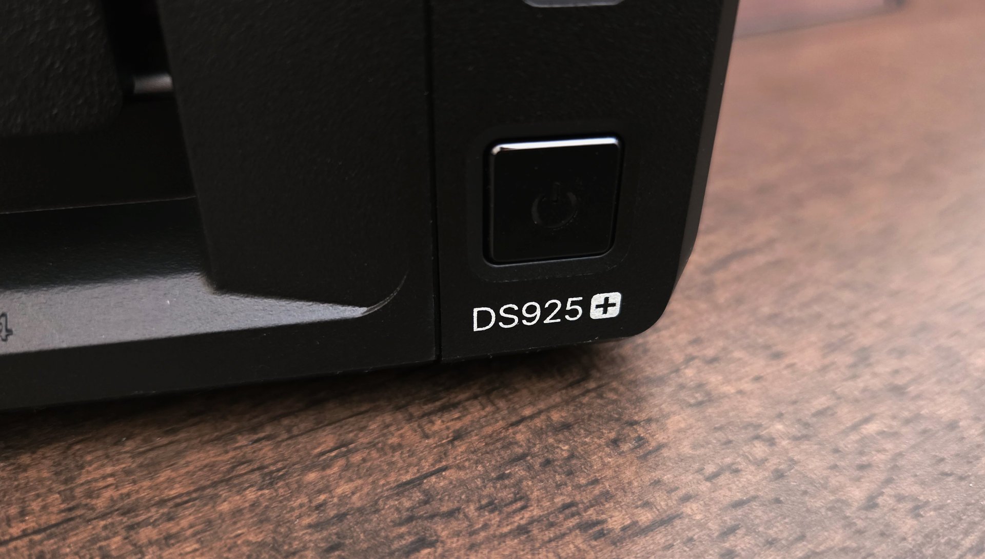 Pas de risque d'erreur, comme toujours chez Synology, c'est écrit dessus. ©Nerces pour Clubic