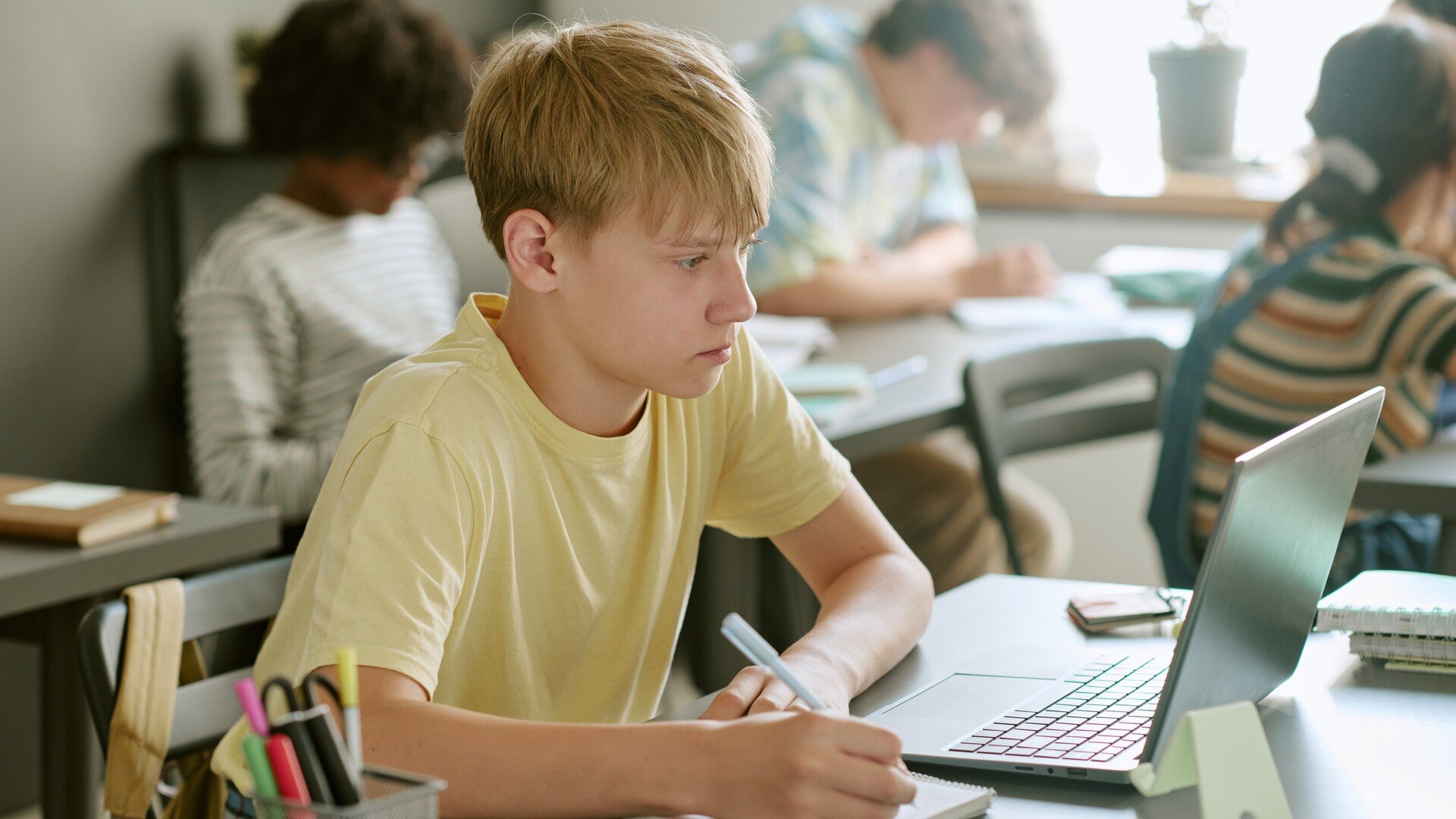 Ne tombez pas dans le piège de sites comme TrouveClasse.com avant la rentrée scolaire. © AnnaStills / Shutterstock