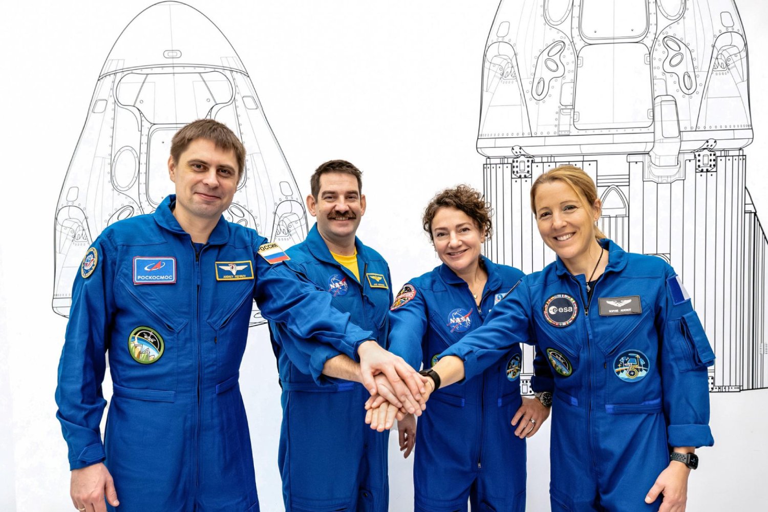 De gauche à droite, Andrey Fedyaev, Jack Hathaway, Jessica Meir et Sophie Adenot.©SpaceX