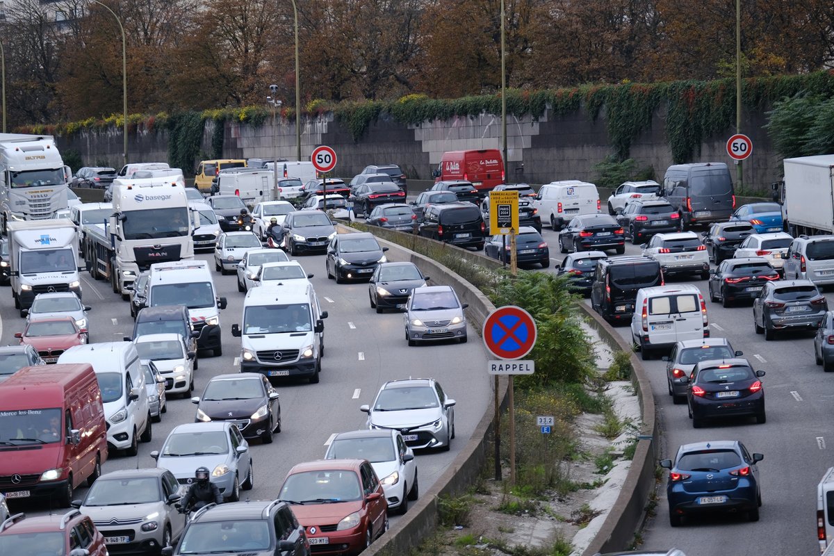 Une nouvelle mesure qui ne risque pas de mettre en joie les automobilistes parisiens © Shutterstock / Vernerie Yann