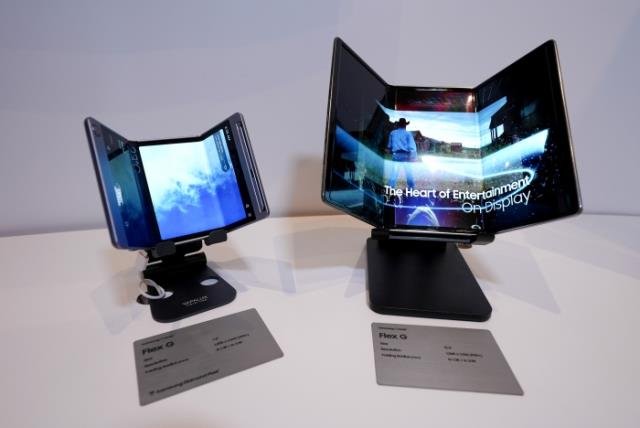 Des concepts d'écran pliables en 3 présentés au CES 2022. © Samsung Display