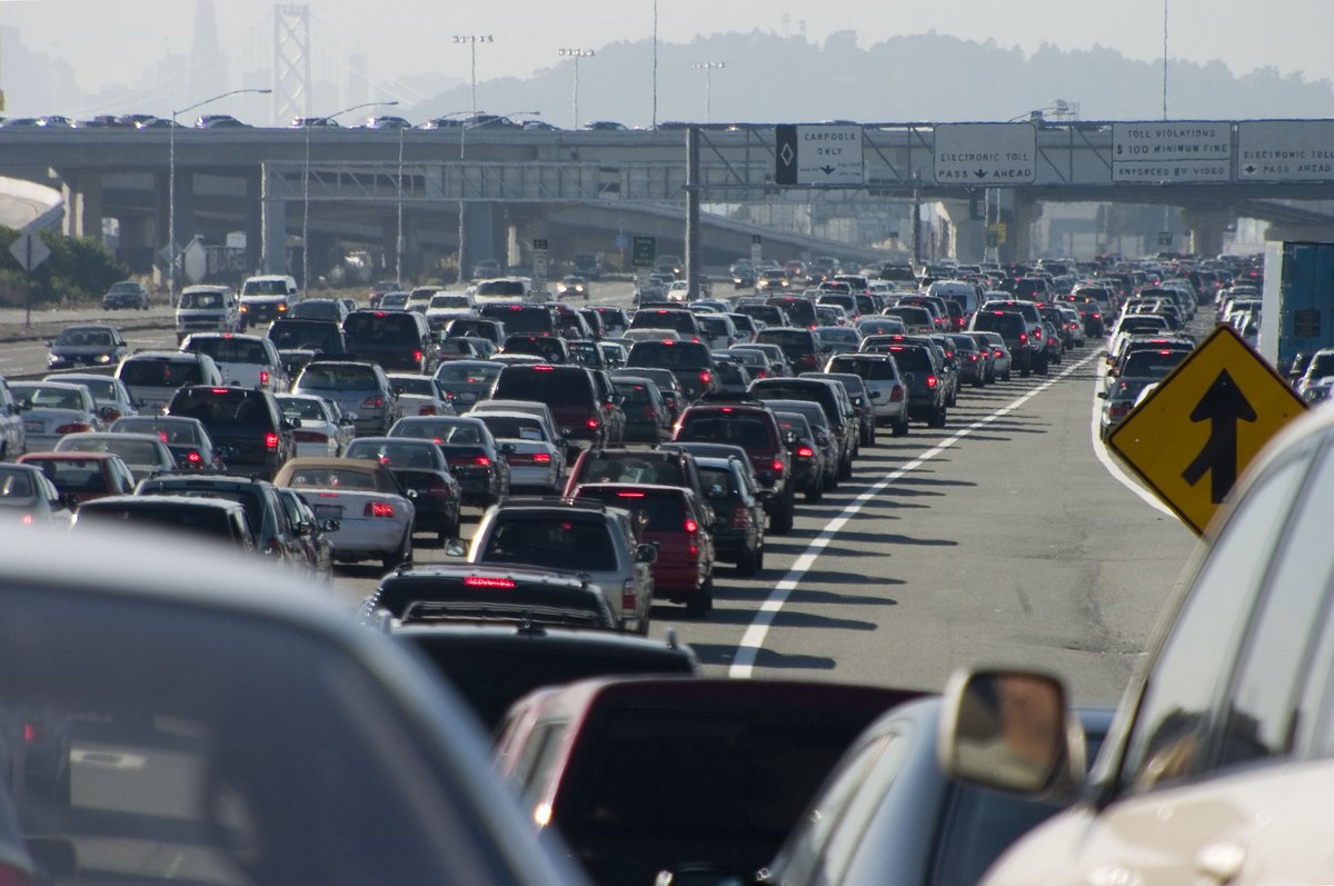 Un embouteillage sur l'autoroute © Shutterstock