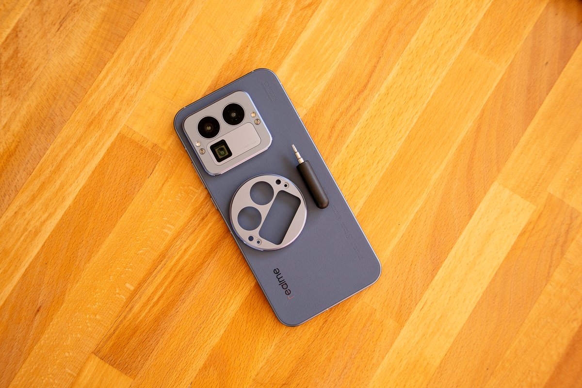 On peut modifier l'aspect de l'îlot d'appareils photo (ce qui ne sert pas à grand-chose). © Pierre Crochart pour Clubic.com