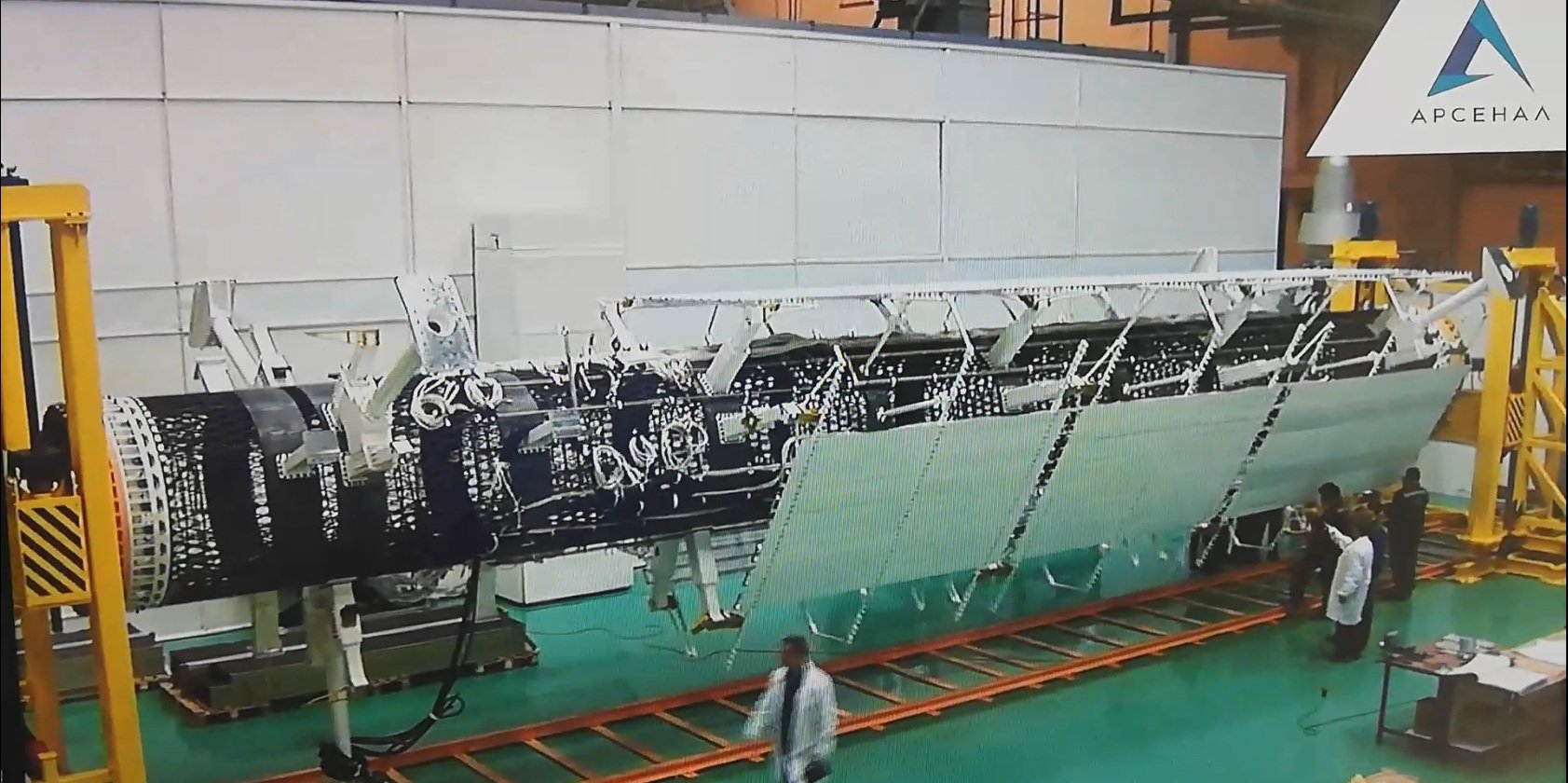 Photographie de 2020 d'un modèle sol russe d'un satellite nucléaire avec un réacteur de 1MW, le TEM. © KB Arsenal