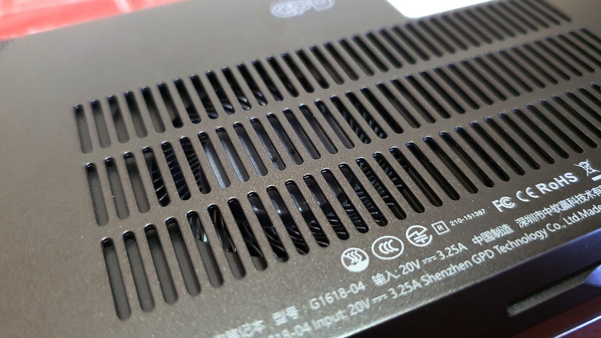 Sous sa grille, le ventilateur de la Win 4 : il est toujours actif © Nerces pour Clubic