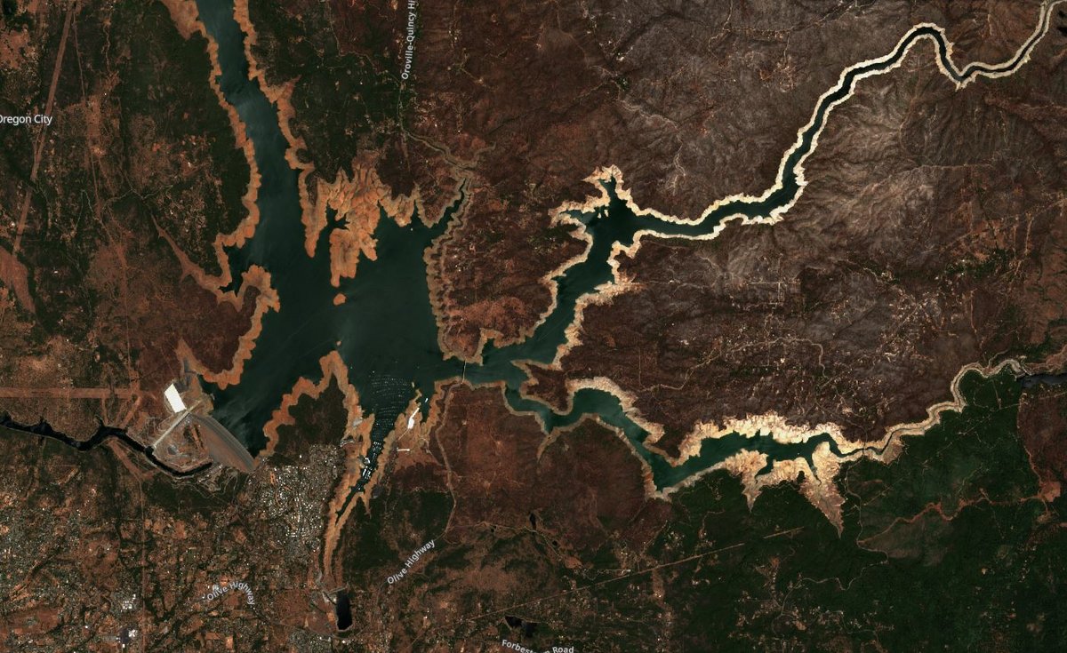 Comparaison pour le lac Oroville, entre les mois de juin 2017 et 2021. Notez l'influence des feux de forêts sur le paysage alentour. Crédits Copernicus/Sentinel Hub