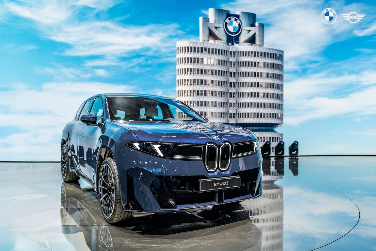 Le BMW iX3 Neue Klasse à IAA Mobility 2025. © Jens Mommens / Shutterstock