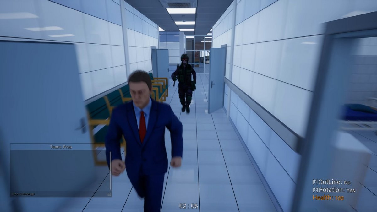 Une poursuite entre un joueur Prop et un chasseur met en avant le rôle de chacun et la tension des jeux multijoueurs. - © Prop Hunt