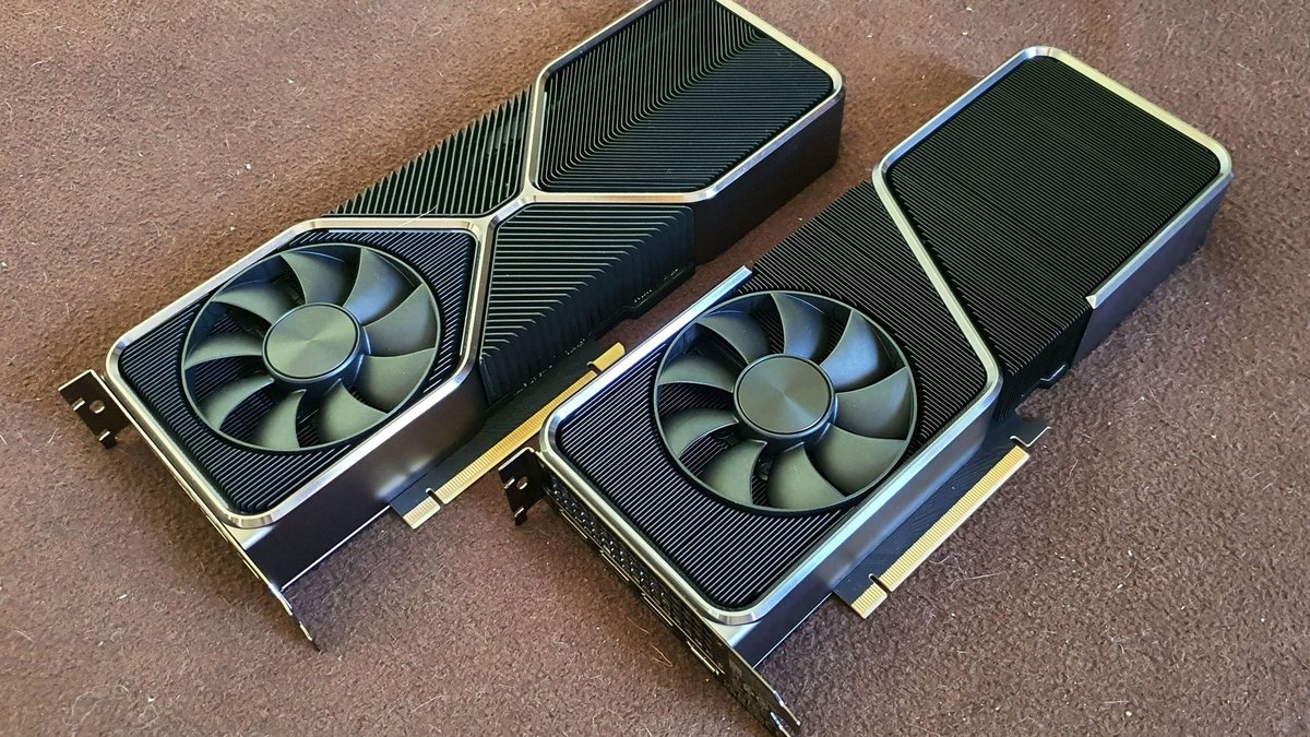 Photo de famille des RTX 3070 Ti (à droite) et RTX 3080 Ti (à gauche) Founders Edition © Nerces