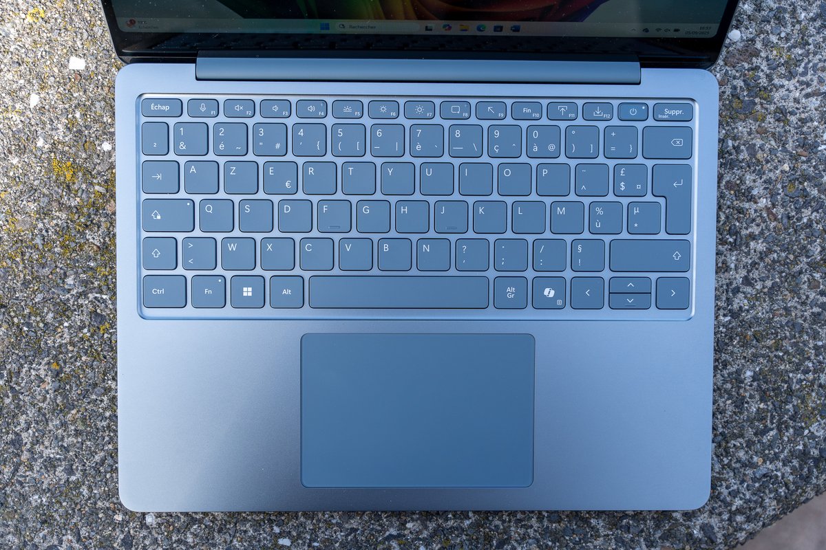 Le clavier est trop étroit pour être réellement confortable. © Nathan Le Gohlisse pour Clubic