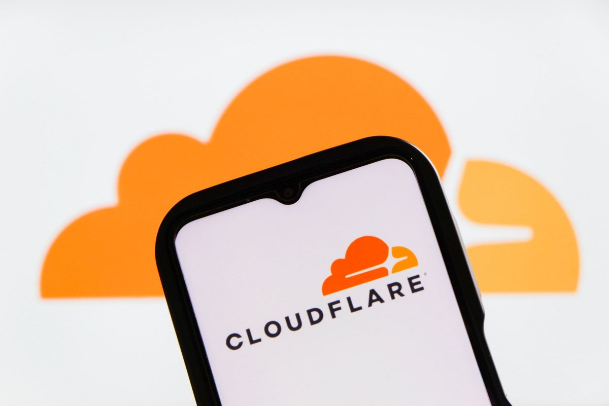 Cloudflare a de nouveau été touché par une panne vendredi, heureusement rapidement corrigée. © Algi Febri Sugita / Shutterstock