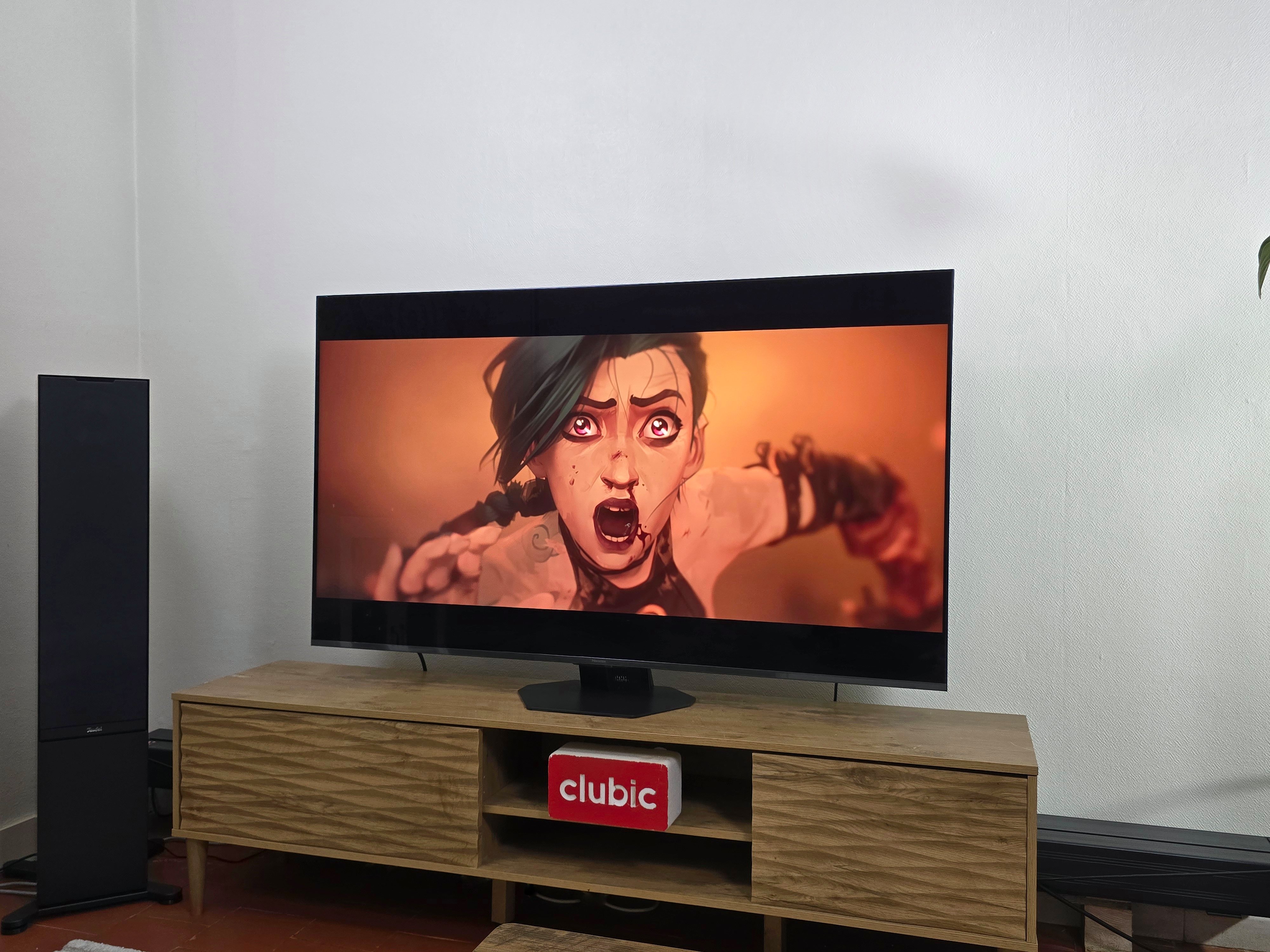 Voici mes premières impressions sur l'Hisense U8Q, en attendant le test complet.  © Matthieu Legouge