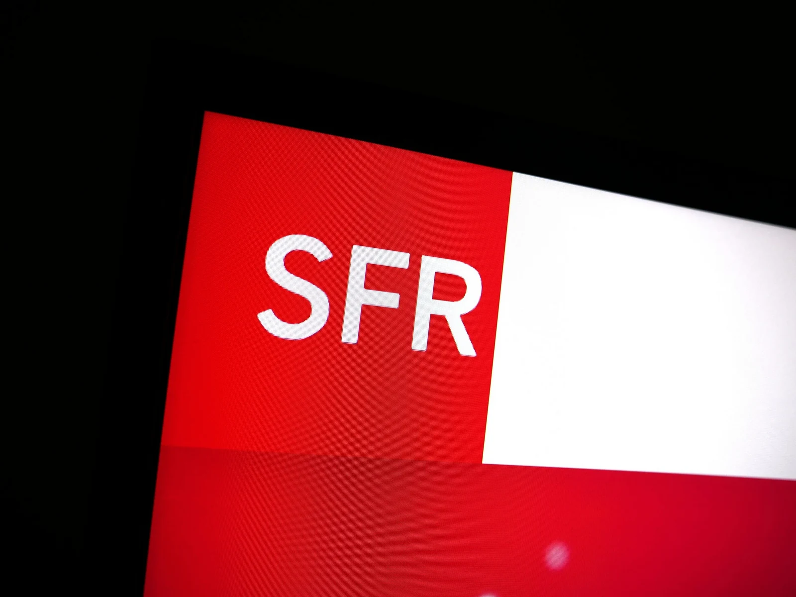 SFR victime d'un nouveau piratage : l'opérateur alerte ses clients, voici ce qu'on sait