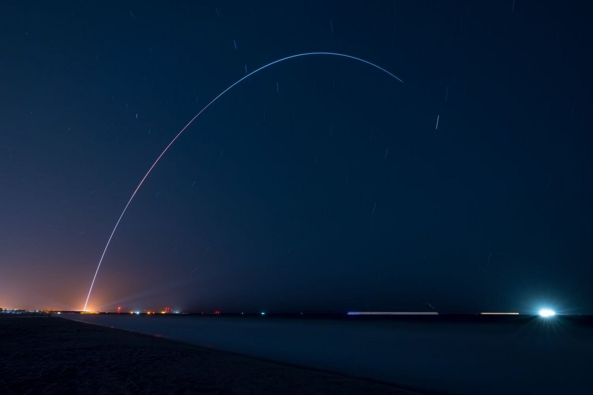 Belle photographie en pose longue sur la côte de Floride © Relativity Space