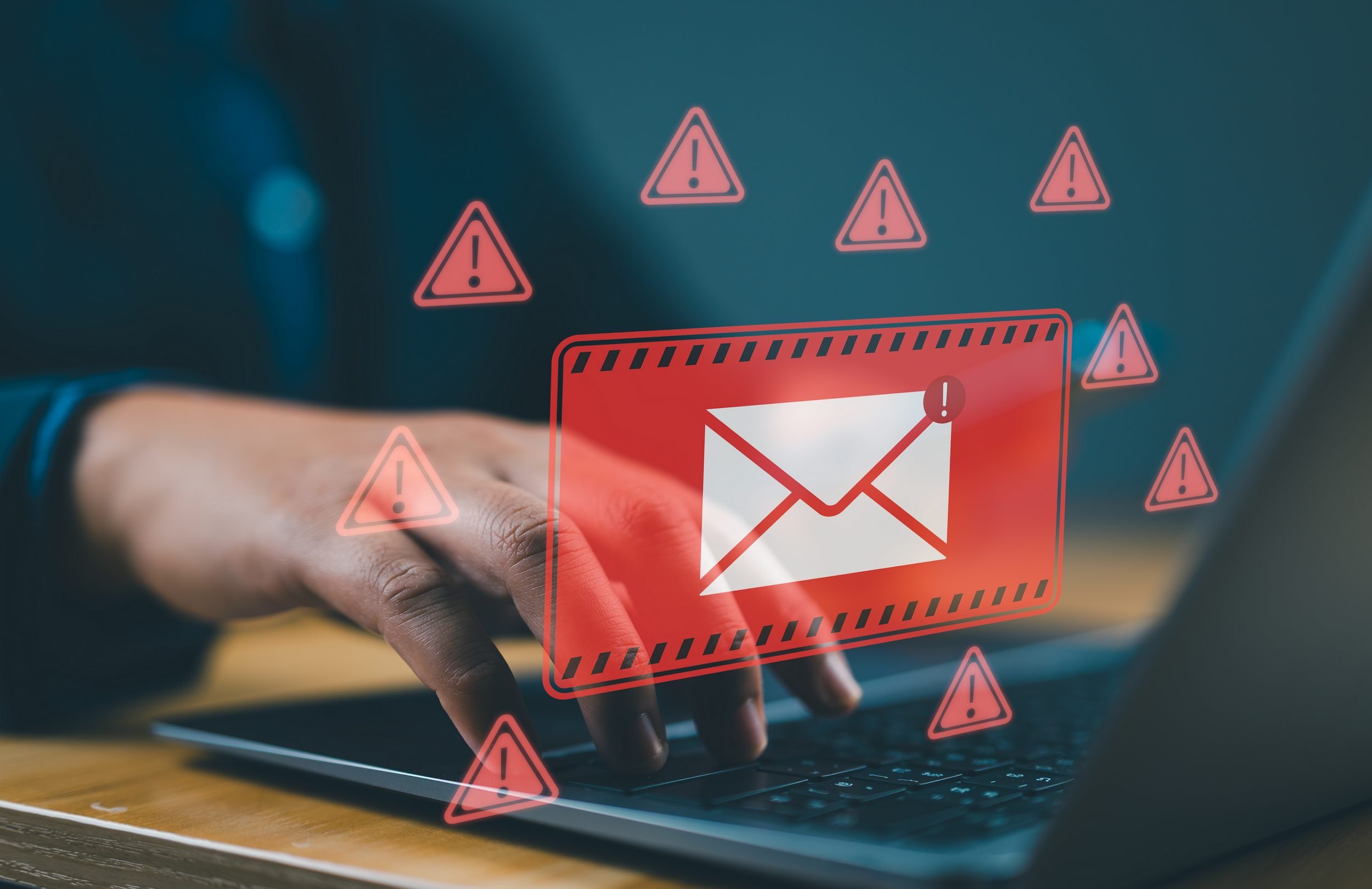 Les e-mails du fisc ne sont pas toujours légitimes - © mayam_studio / Shutterstock