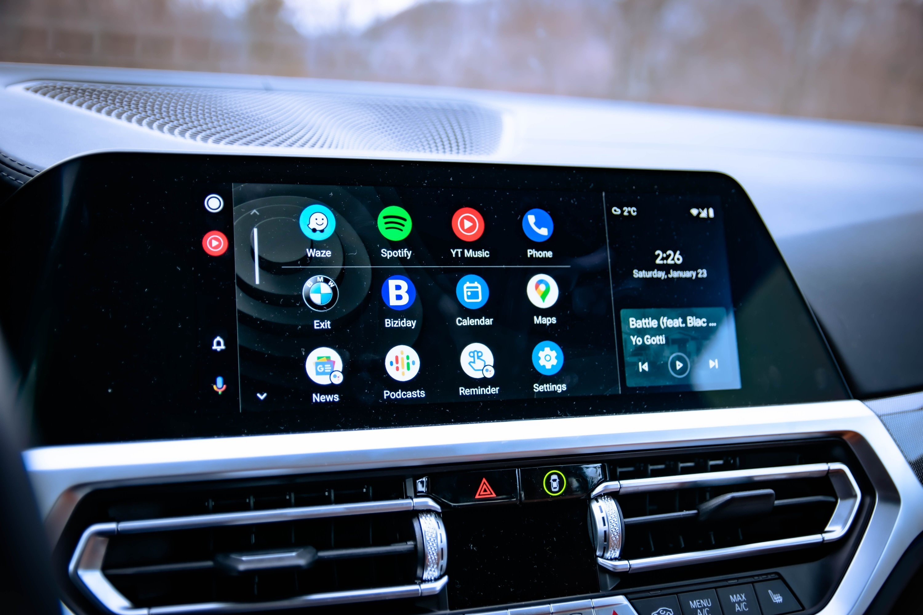Angry Birds sur l'écran de votre voiture ? C'est l'une des nouveautés à venir d'Android Auto. © Gabriel Nica / Shutterstock.com