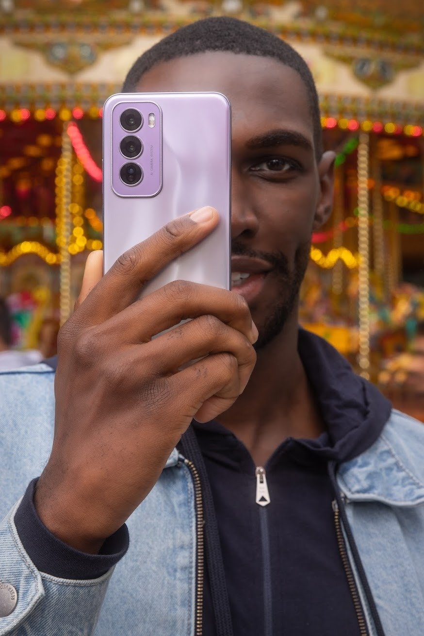 Les Reno12 et Reno12 Pr embarquent un capteur à selfies © OPPO