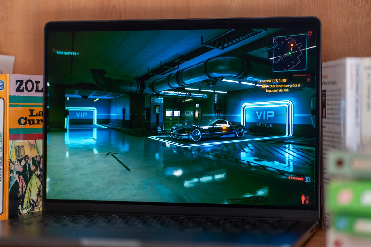 Cyberpunk 2077 animé sans heurts sur le MacBook Pro M5 // © Nathan Le Gohlisse pour Clubic
